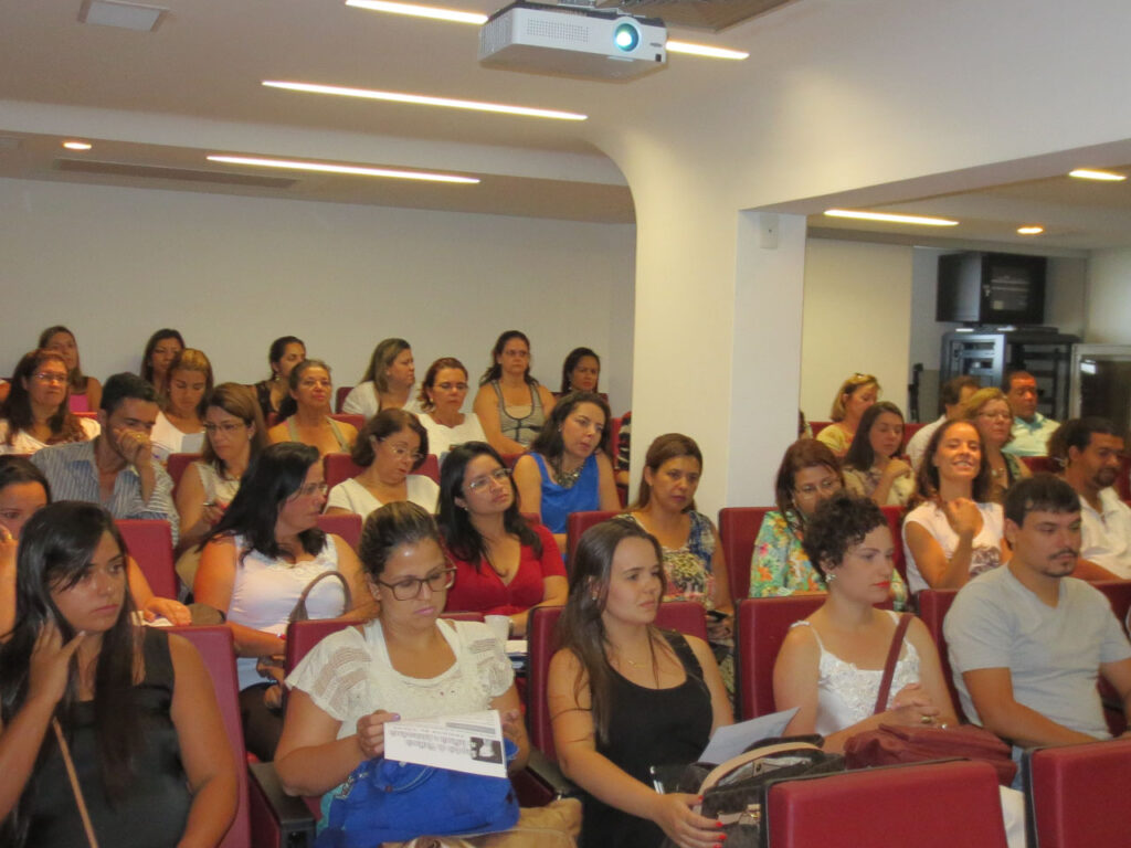 orig_plugdados-galeria-simposio-de-violencia-na-infancia-e-adolescencia-14-profissionais-de-todo-o-estado-presentes-no-evento